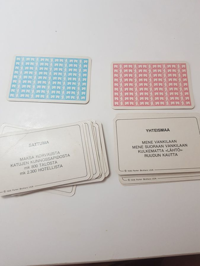 Varaosia MONOPOLY Sattuma ja Yhteismaa kortit