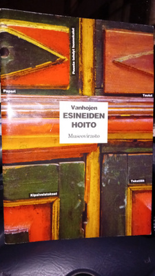 Vanhojen esineiden hoito opaskirja ( SIS POSTIKULU )