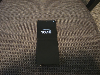 Samsung Z Flip 5 - Huippu Kunto -