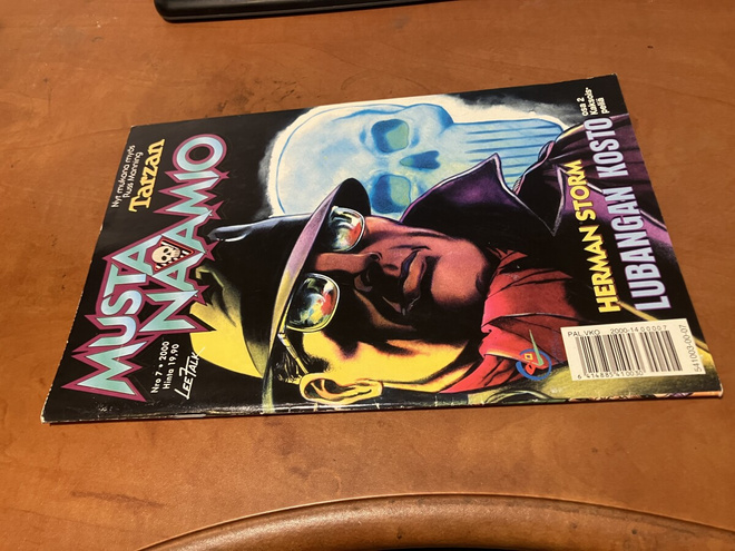 MUSTANAAMIO 7/2000