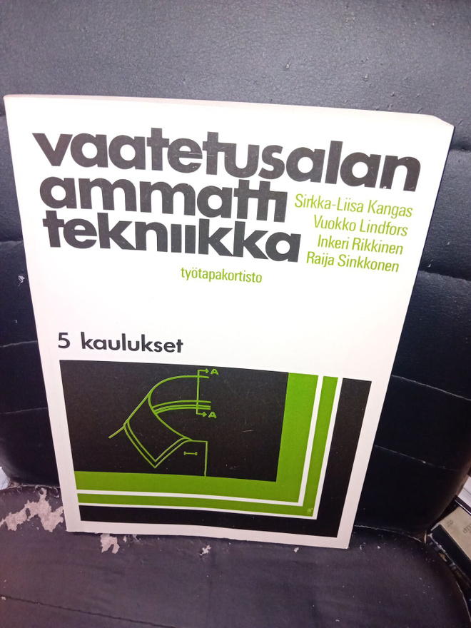 Vaatetusalan ammattitekniikka 5 kaulukset