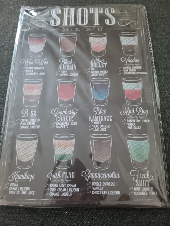 Peltikyltti drinkkilista uusi retro