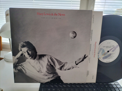 HUEY LEWIS & THE NEWS, Small world, LP UK -88 HIENO KUNTO !!