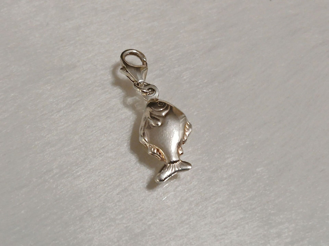 Hopeinen riipus, kala Hela 925 fish Charm