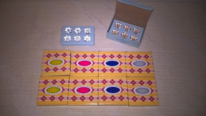 Partylite - 192 kpl kakkukynttilät  & 12 kpl pidikkeet 
