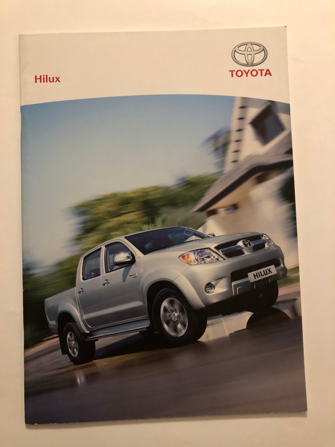 Myyntiesite - Toyota Hilux  - 11/2005