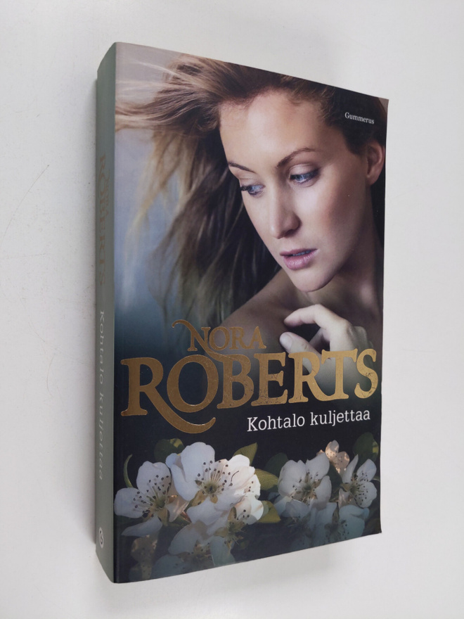 Nora Roberts : Kohtalo kuljettaa