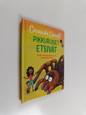 Cressida Cowell : Pikkuruiset etsivät : Voiko hämähäkillä...