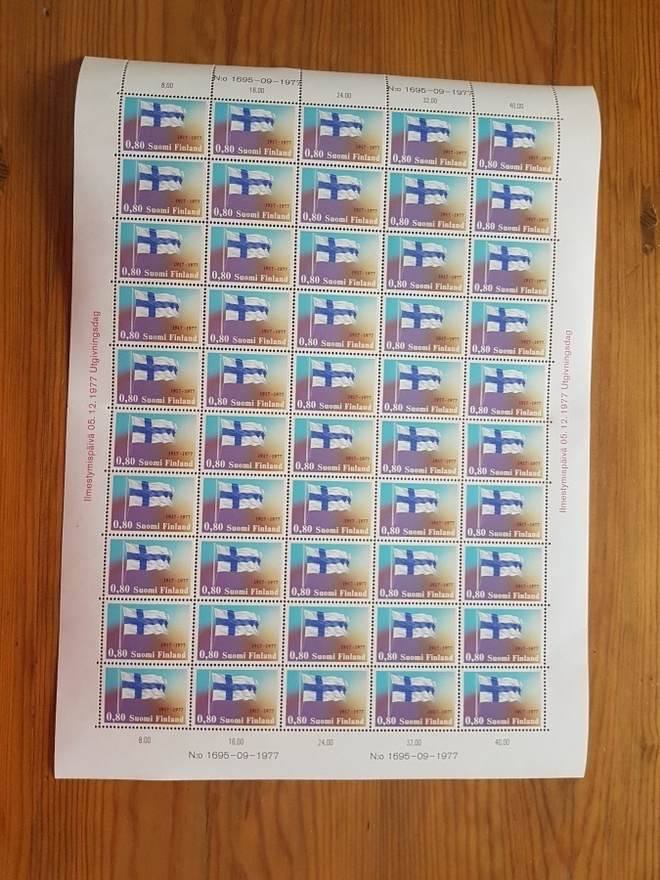 Suomenlippu Postimerkkiarkki 1977