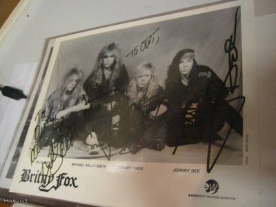 BRITNY FOX B/W PROMOKUVA KOKO BÄNDIN NIMMAREILLA
