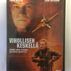 Vihollisen keskellä - pikkukuva 1