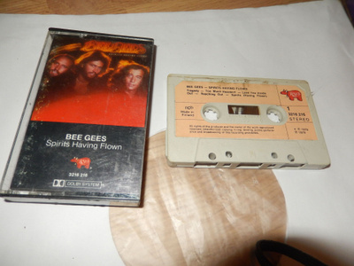 Bee gees - Spirits having flown c-kasetti