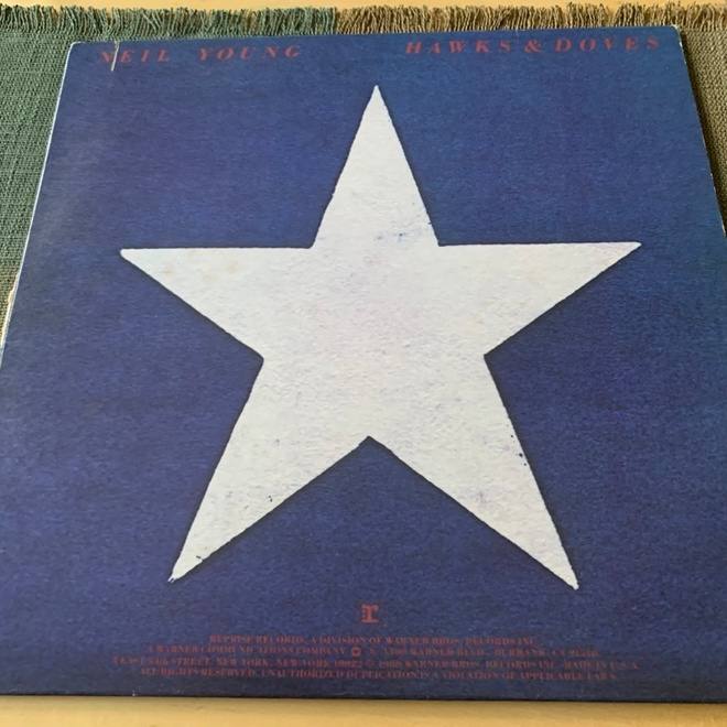 NEIL YOUNG: Hawks & Doves. * ITA 1980