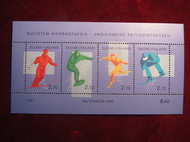 Nuorten harrastuksia-  laskettelu. Pienoisarkki. 1991