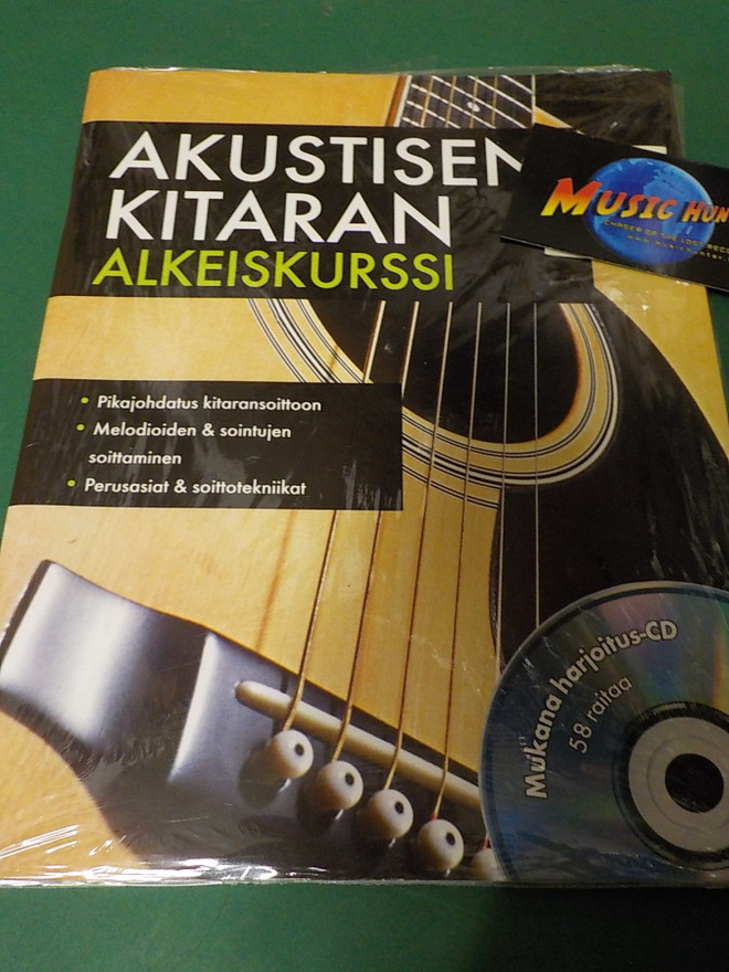 AKUSTISEN KITARAN ALKEISKURSSI UUSI NUOTTIKIRJA + CD