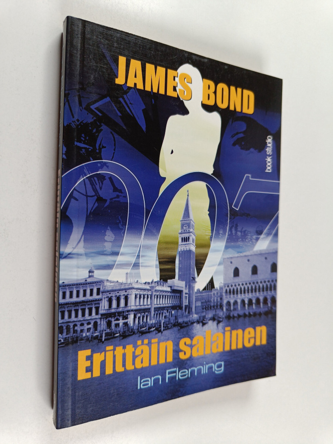 Ian Fleming : Erittäin salainen : viisi tuokiokuvaa James...