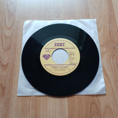 Vicky – Sormet Soittajan 7" 1980 Virve Rosti uusi