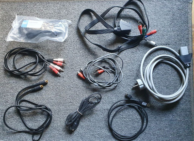 Johtoja audio/video/sähkö/mobiili 8 erilaista, yksitellen