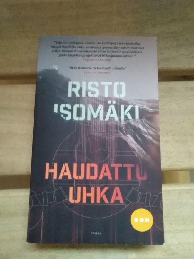 Risto Isomäki: Haudattu uhka -pokkari-