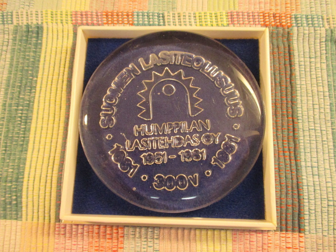 Suomen Lasiteollisuus 300 V 1681-1981 lasilaatta.