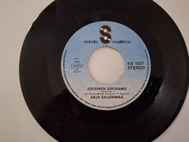 ARJA SAIJONMAA - JOKAINEN ARKIAAMU 7" Single