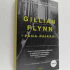 Gillian Flynn : Paha paikka - pikkukuva 1