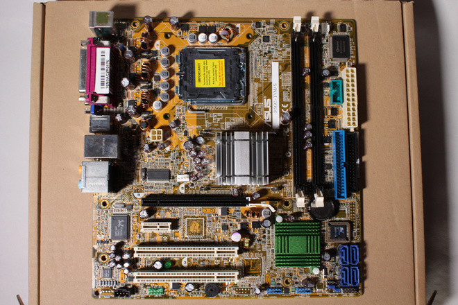 LGA775-emolevy Asus P5GC-TVM , Asuksen tehdaskunnostama