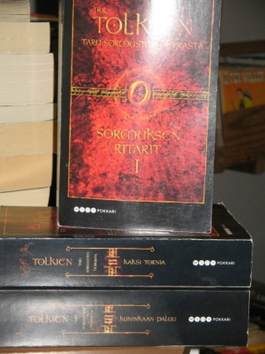 J.R.R. Tolkien : TARU SORMUSTEN HERRASTA I - III