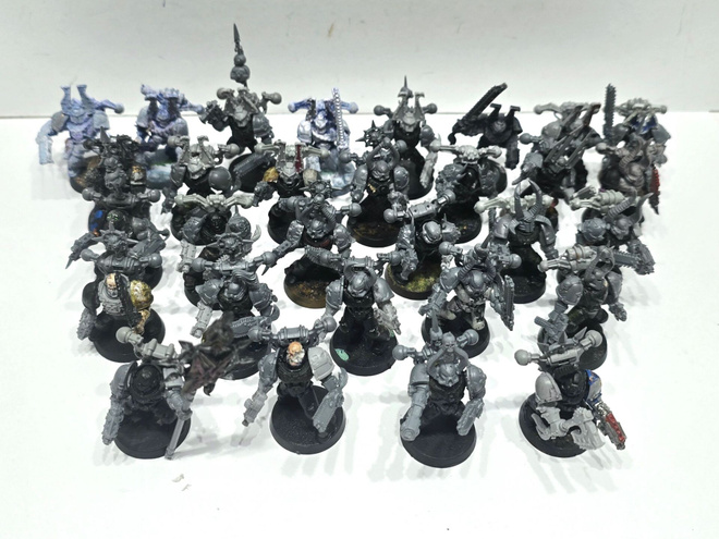 WH40K - 30kpl Chaos Space Marine figuureita [K7]