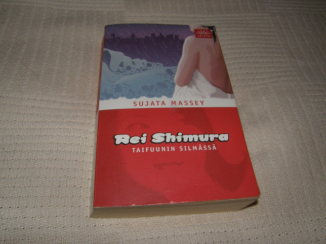 Sujata Massey Rei Shimura taifuunin silmässä