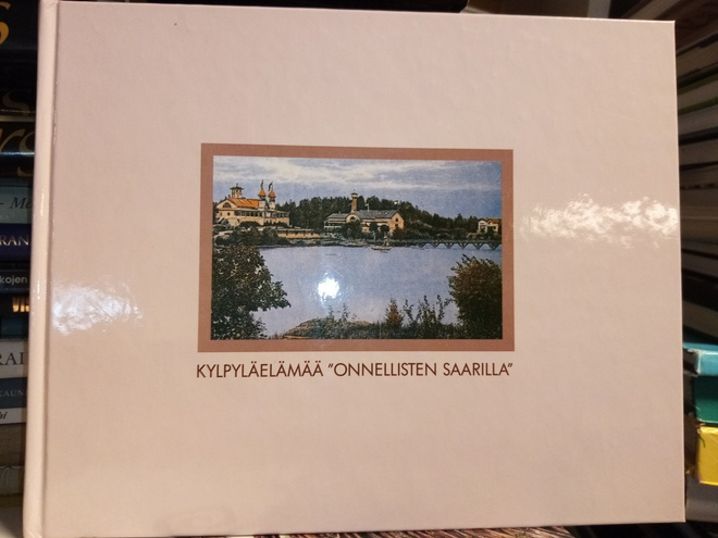 Mutka :  KYLPYLÄELÄMÄÄ ONNELLISTEN SAARILLA