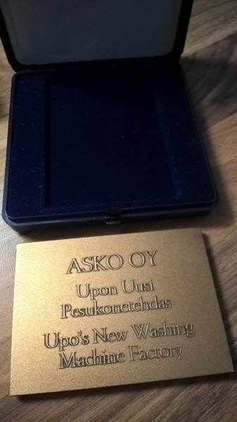 Muistolaatta / Laatta - Asko Oy - Upo 1984