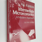 Hal R. Varian : Intermediate microeconomics : a modern ap... - pikkukuva 1