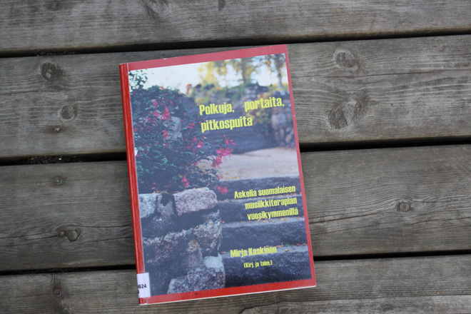Mirja Kaskinen Polkuja portaita pitkospuita askelia suom H1