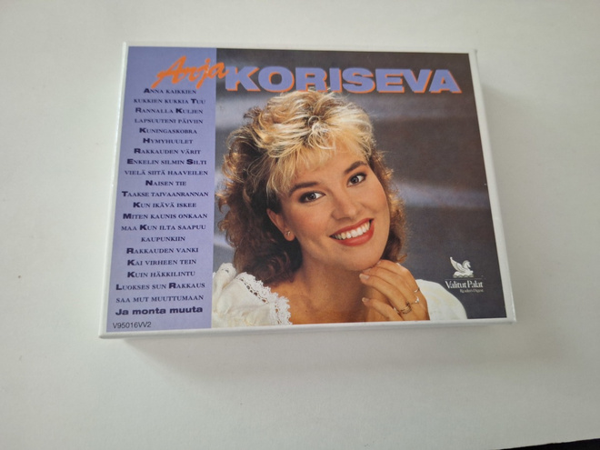 ARJA KORISEVA Kahden   2 c-kasetin boxi