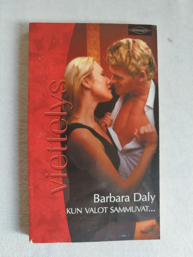 Harlequin, Barbara Daly: "Kun valot sammuvat..."