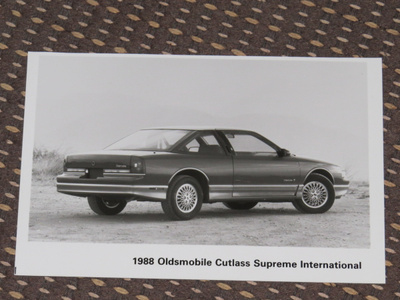 1988 Oldsmobile Cutlass Supreme International pressikuva
