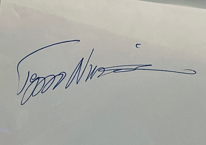 Teppo Numminen nimikirjoitus paperilla