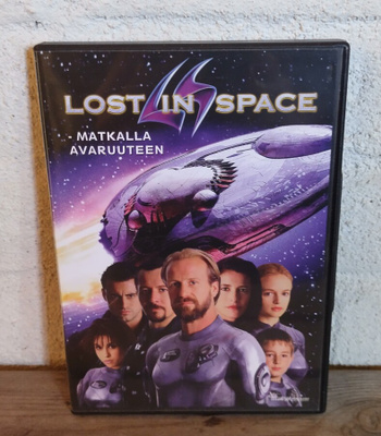 LOST IN SPACE - MATKALLA AVARUUTEEN