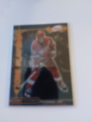2001-02 Pacific Atomic Core Players #5 Steve Yzerman