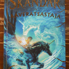 A.F. Steadman: SKANDAR ja AAVERATSASTAJA - pikkukuva 1