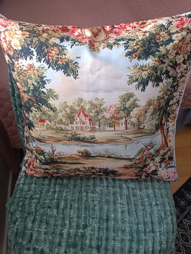 Maalaisromattinen tyynynpäällinen