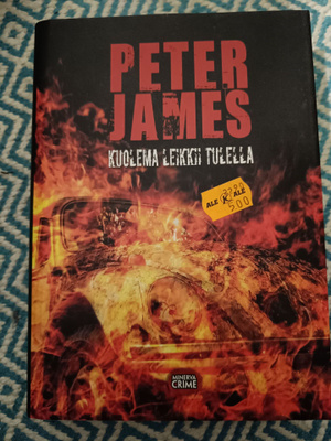 Peter James Kuolema leikkii tulella