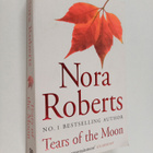 Nora Roberts : Tears of the moon - pikkukuva 1