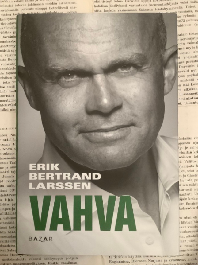 Erik Bertrand Larssen - Vahva (sid.)