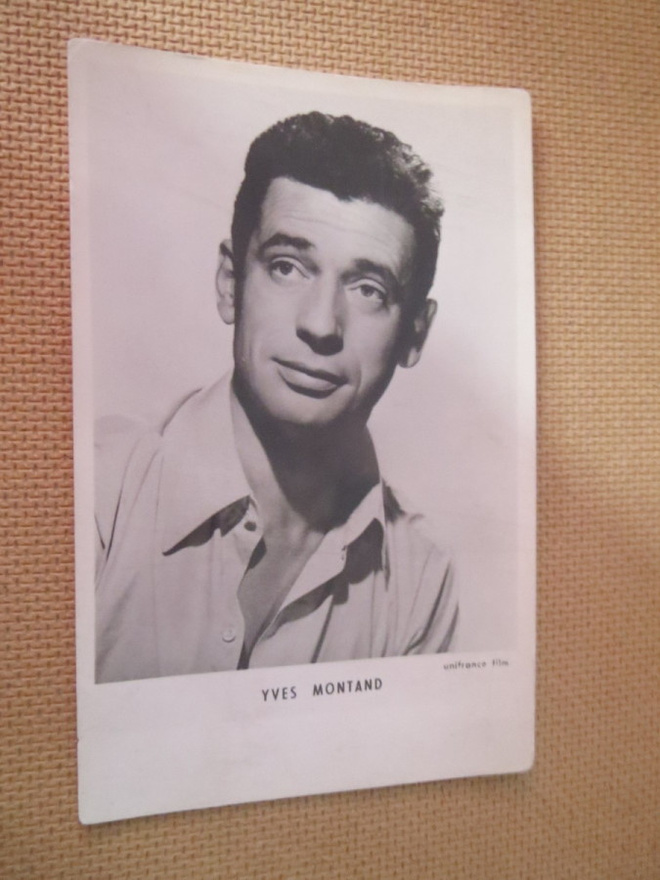 Vintage valokuvakortti - Yves Montand