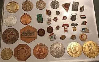 Vanhat Mitalit / Rintamerkit, 32kpl. (Militaria,Disney)