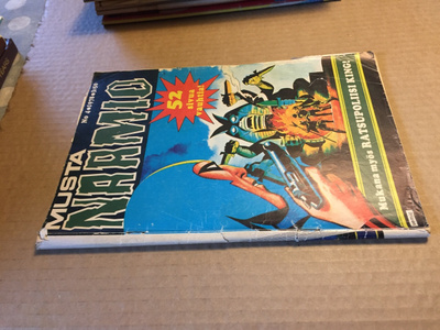 MUSTANAAMIO 4/1978