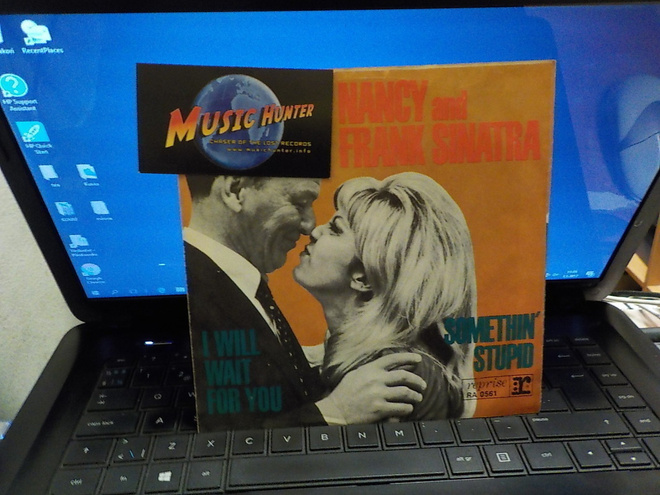 NANCY AND FRANK SINATRA - SOMETHIN' STUPID 7" VG+/VG+