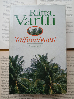 Riitta Vartti - Taifuunivuosi (sid.)